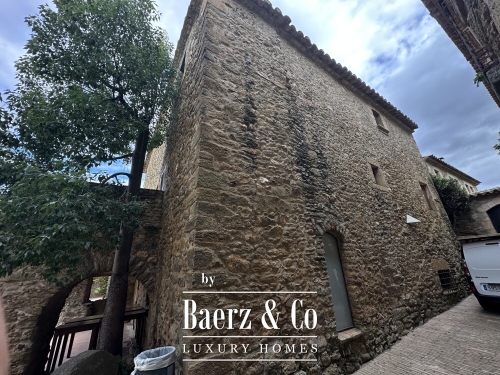 Stone House in Monells image