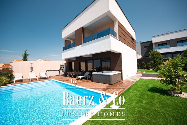 photo 3 Pag, Novalja, two luxurious modern villas with swimming pools