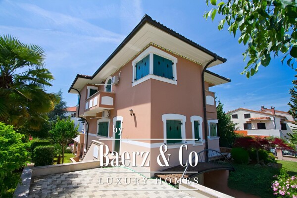 photo 19 Poreč, exclusive villa with 430 m2, attractive location