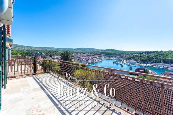 photo 1 Brač, Milna, charming house with sea view, NKP 373 m2