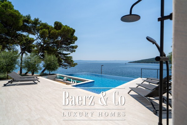photo 1 Brač, villa in a beautiful position, 1st row by the sea