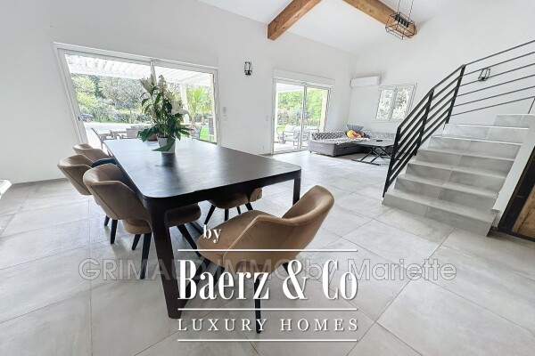 photo 8 Contemporary house with a swimming pool on a large, enclosed