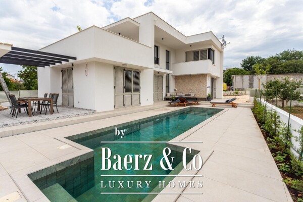 photo 1 Šibenik, luxuriously decorated villa with swimming pool