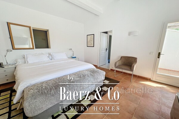 photo 8 Charming house in a quiet area, 3 bedrooms, pool, and large