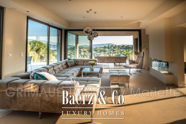 photo 5 Grimaud, France