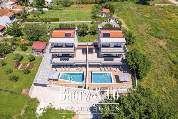 photo 14 Istria, Banjole, semi-detached villa first row to the sea 244 m2 with a view of the Marina