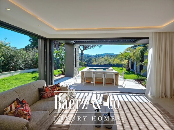 photo 3 Sea view villa with mirror pool