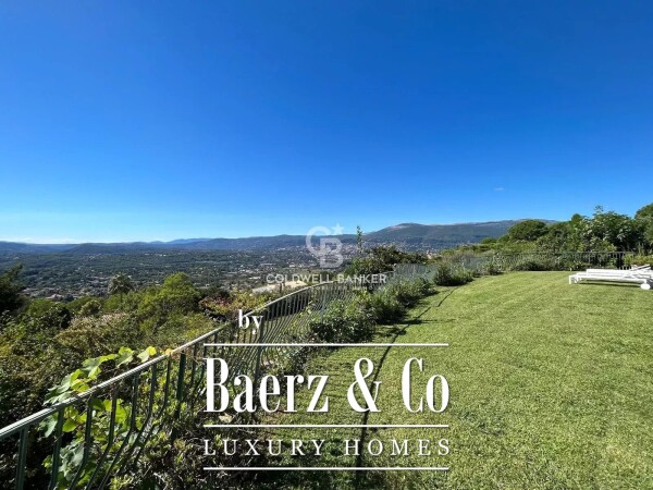 photo 14 Gorgeous villa with panoramic view in a gated domaine