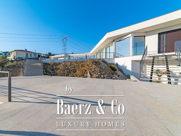 photo 3 Villa with 4 suites to debut