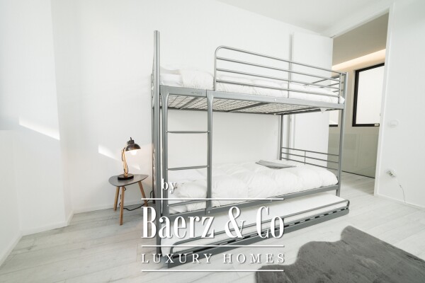 photo 14 1930s building downtown Porto