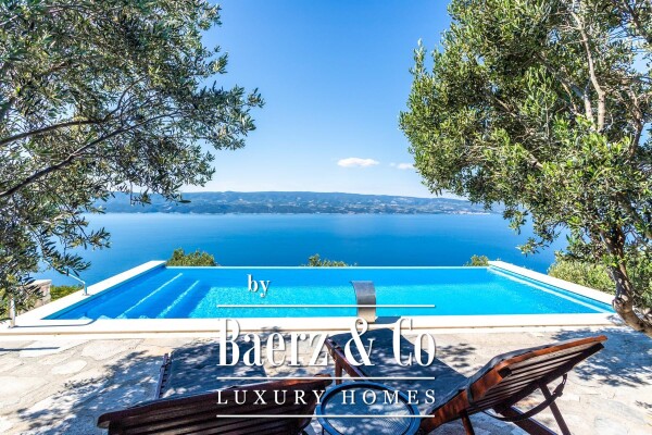 photo 2 Omiš, Stanići, a beautiful house with a sea view, total living area of 160 m² on a land plot of 2546