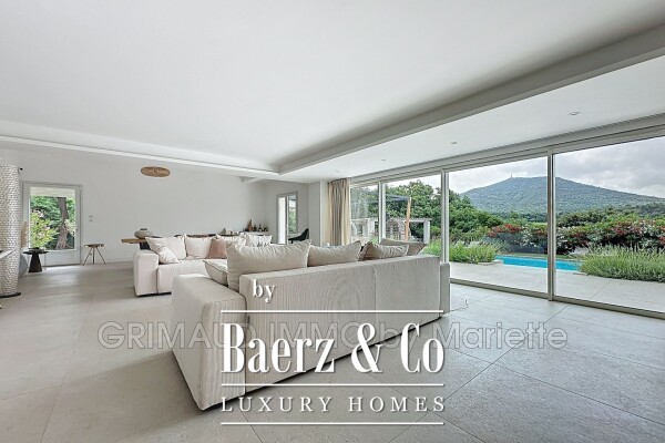 photo 9 Renovated villa on a 1,830 m² plot with swimming pool and be