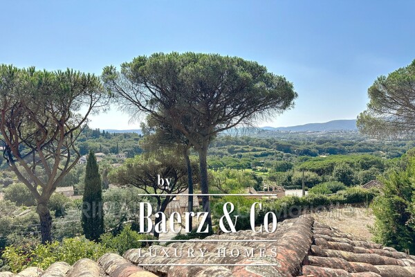 photo 1 Charming Provençal house with a view of the castle and swimm