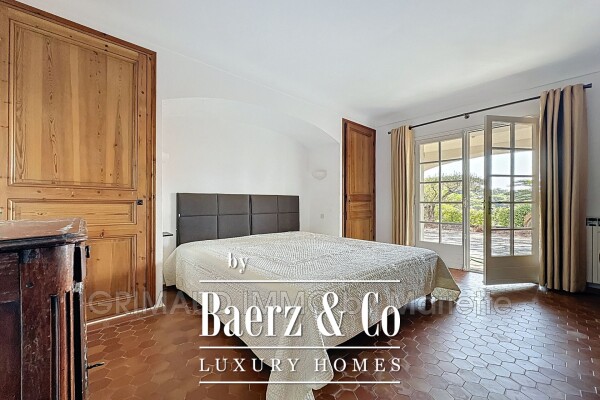 photo 19 Charming Provençal house with a view of the castle and swimm