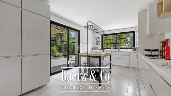 photo 10 Charming Villa in a Private Estate