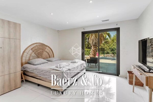 photo 13 Exceptional Villa in a Natural Setting Between Vineyards and Forest, Just 10 Minutes from the Beaches