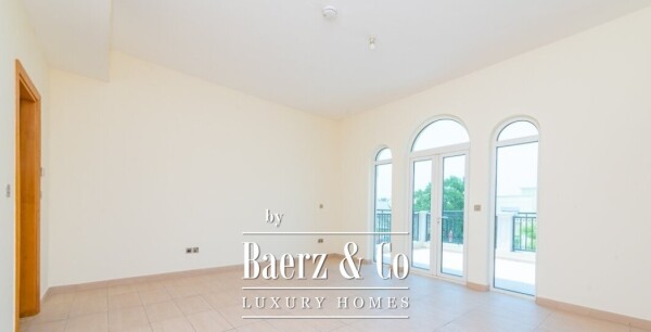 photo 8 Elegant 4-Bedroom Nova Villa for Sale in Jumeirah Park