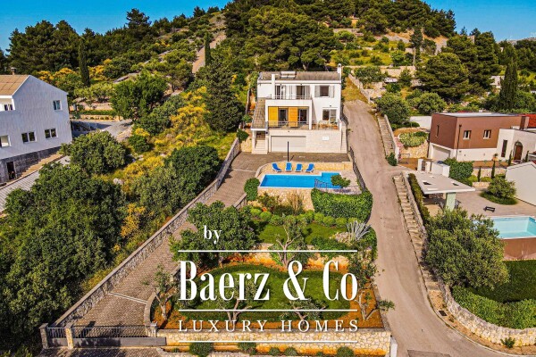 photo 2 Šibenik, Žaborić, beautiful house with a swimming pool and panoramic sea view, 438 m²