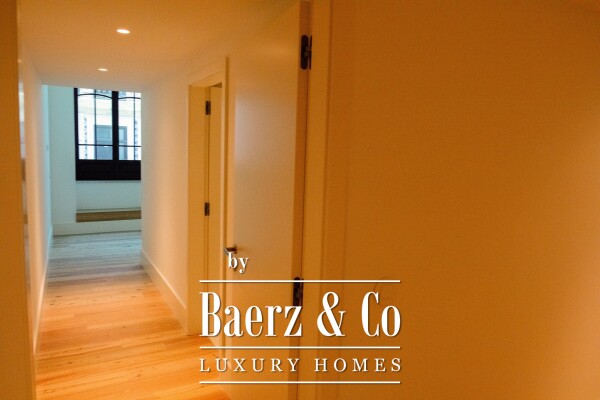 photo 10 A beautiful  three bedroom  with views of Bolhão Market