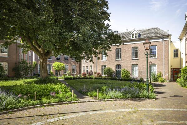 photo 69 Zaadmarkt 93