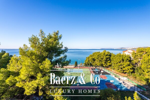 photo 1 Podstrana, luxurious apartment with panoramic sea view, first row to the see