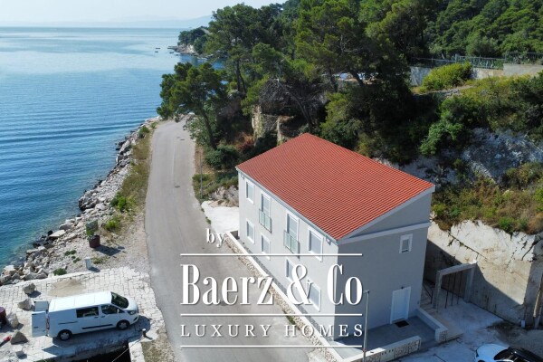 photo 7 Brač, Selca, house with four apartments first row to the sea