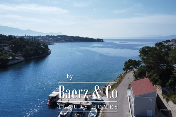 photo 10 Brač, Selca, house with four apartments first row to the sea