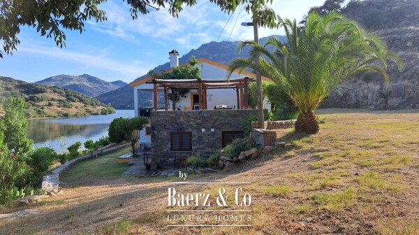 photo 3 Douro Riverfront Almond Estate