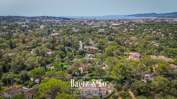 photo 12 For Sale : 6-bedroom villa with infinity pool - Secure private estate - Saint-Raphaël, near golf courses, sea view