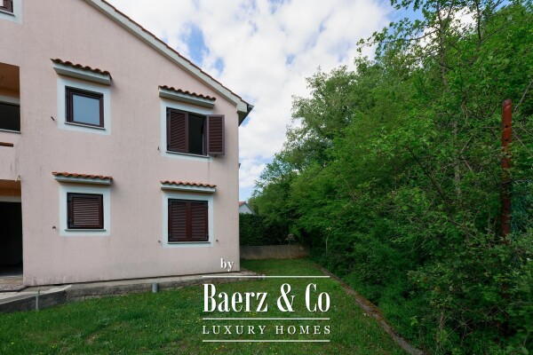 photo 27 House, Kras, beautiful house with 4 apartments and spacious garden