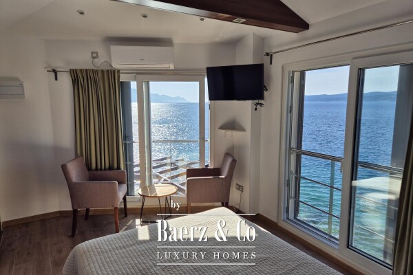 photo 18 Omiš, Stanići, exclusive villa first row to the sea